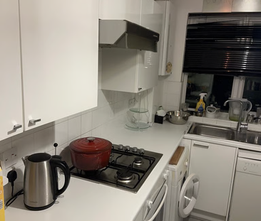 1 bedroom in a flat share to rent - Photo 3