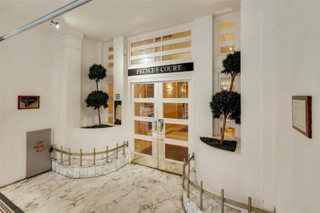 3 bedroom flat to rent - Photo 2