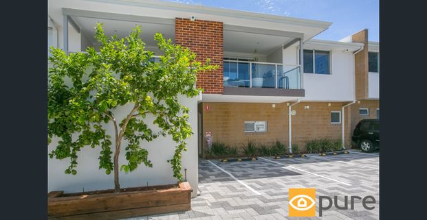 FURNISHED MODERN MAYLANDS APARTMENT - Photo 1