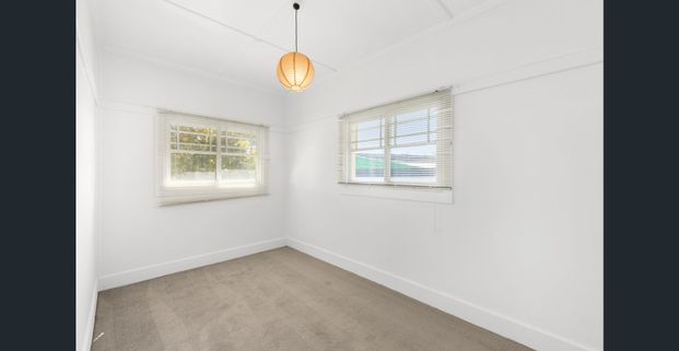 SPACIOUS BANK HOUSE - Photo 1