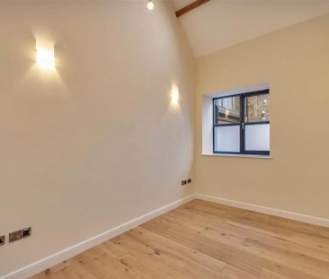 4 bedroom semi-detached house to rent - Photo 4