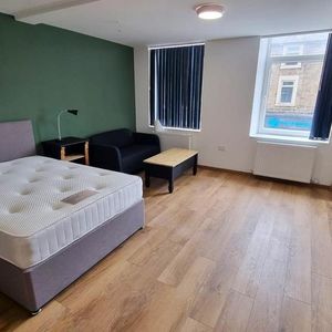 1 bedroom private hall to rent - Photo 2