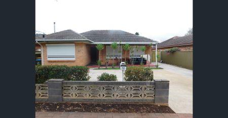 CHARMING HOME IN GREAT LOCATION - Photo 3