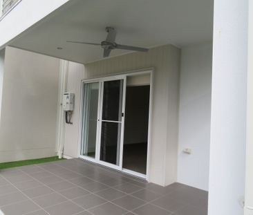 Stylish Lakeside Living in Birtinya - Photo 5