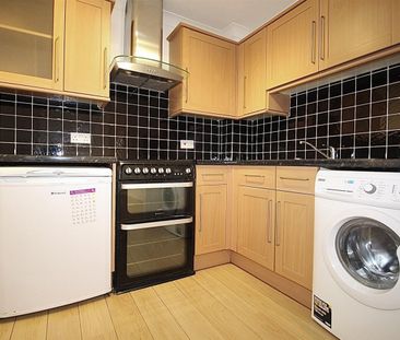 2 Bedroom Flat - Purpose Built To Let - Photo 6