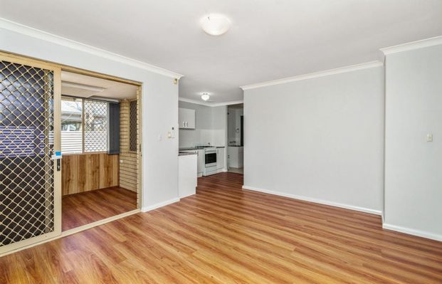 2-Bedroom Duplex in Convenient Location! - Photo 1