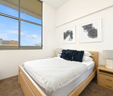 Fully Furnished Warehouse Style Apartment Living - Photo 4