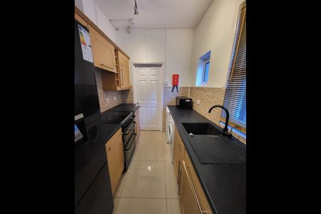 3 Bed Terraced House, Marlborough Road, CV2 - Photo 5