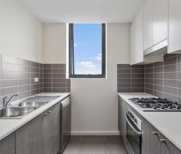 STYLISH TOP FLOOR UNIT - Photo 4