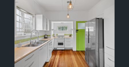 Charming Cottage Home - Photo 5