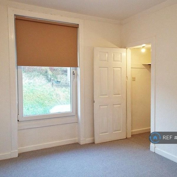 3 bedroom flat to rent - Photo 1