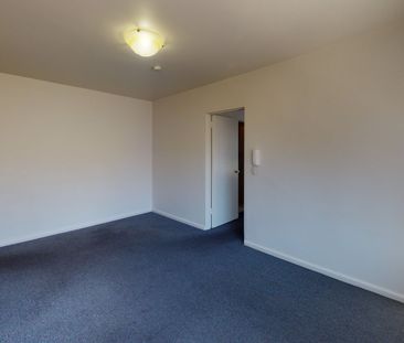 Low maintenance one bedroom apartment - Photo 2