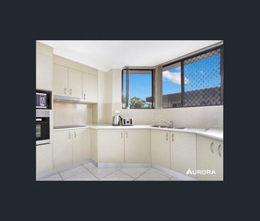 Stunning, Sunlit Apartment in an Exceptional Location - Photo 4