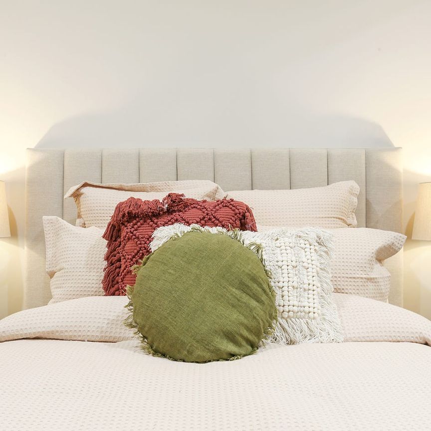 $580 PW MODERN STUDIO APARTMENT WITH RESORT AMENITIES INCLUDED. - Photo 1