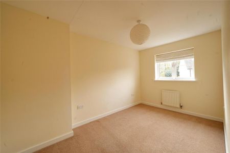 4 bedroom semi-detached house to rent - Photo 5