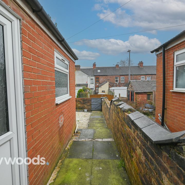 2 bed terraced house to rent in Greatbatch Avenue, Penkhull - Photo 1