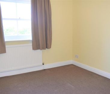 3 bedroom flat to rent - Photo 3