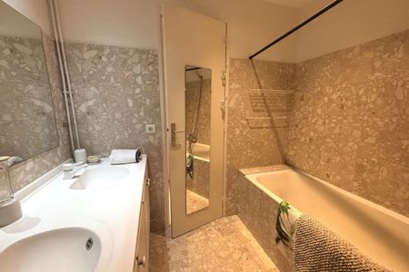 RARE-T2 location longue durée Cannes Banane avec balcon+garage - Photo 2