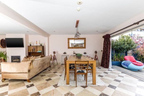 15 Shandon Park, Monkstown, Blackrock, Co. Dublin - Photo 1