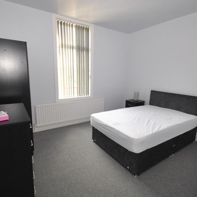 Room 2, 12 Infirmary Road, Chesterfield, Derbyshire - Photo 1