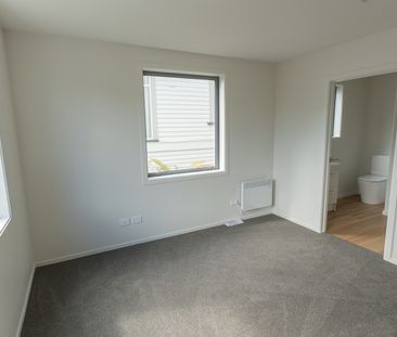 Brand-New Studio Complex - Only meters from the University! - Photo 6