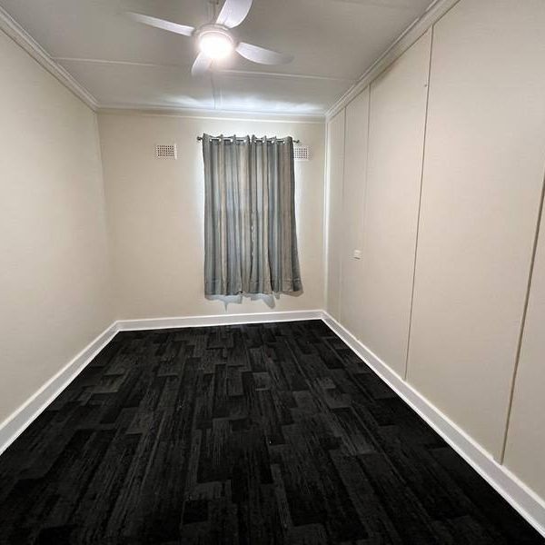 RENOVATED SHOP TOP FLAT - Photo 1