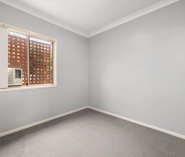 Spacious Renovated Townhouse with Private Courtyard – Boutique Yeer... - Photo 1