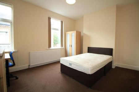 4 bedroom end of terrace house to rent - Photo 5