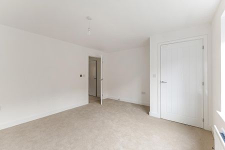 3 bedroom semi-detached house to rent - Photo 2