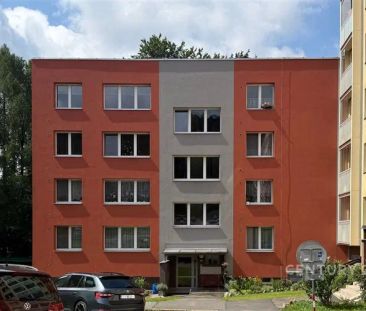 Pronájem prostorného bytu 3+1 s zasklenou lodžií a výhledem do zele... - Photo 5