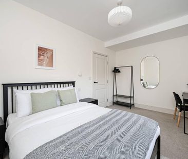 2 bedroom flat to rent - Photo 4