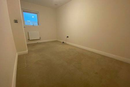 Empire House, Welwyn Garden City - Photo 2