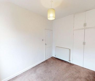 2 bedroom end of terrace house to rent - Photo 4