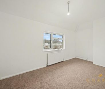 5 bedroom semi-detached house to rent - Photo 2