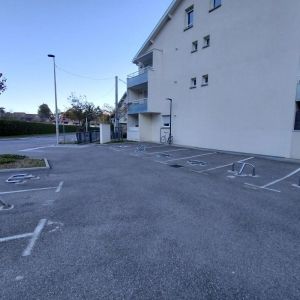 Location Appartement à FONTAINE - Photo 4