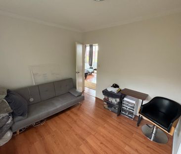 Kensington - Photo 1