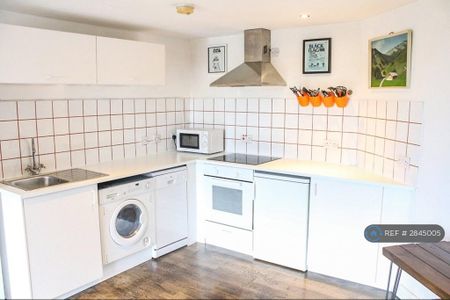 2 bedroom flat to rent - Photo 5