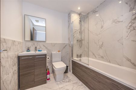 2 bedroom apartment to rent Governors Walk, Portsmouth, Hampshire, PO3 - Photo 2