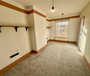 2 bedroom end of terrace house to rent - Photo 3