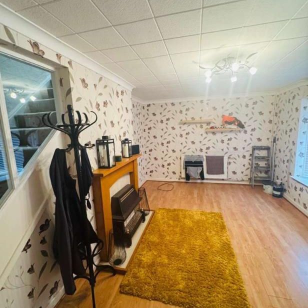 Farhill Close, West Bromwich, B71 - Photo 1