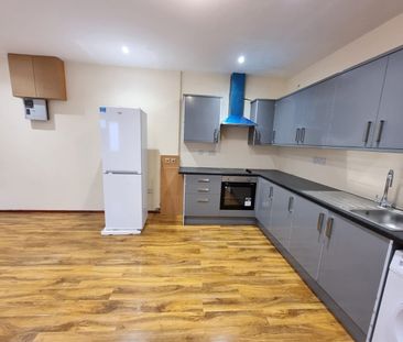 Room in a Shared House, Chudleigh Crescent, IG3 - Photo 1