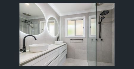 Electricity, water & internet included in the rent. - Photo 2