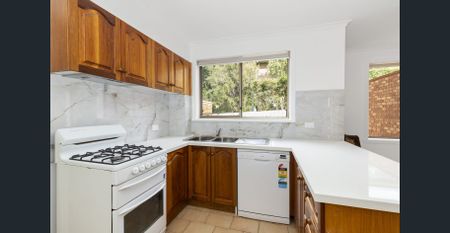 Fully refurbished unit in central location! - Photo 4