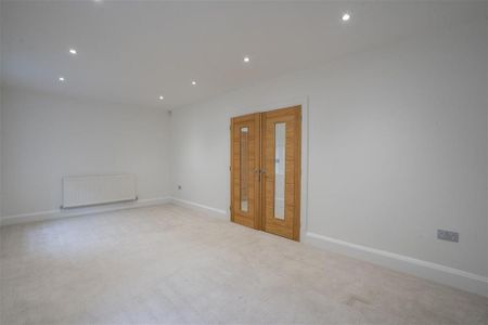 5 bedroom detached house to rent - Photo 5