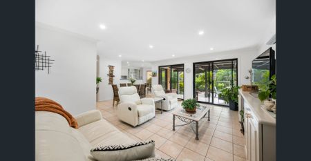 THREE BEDROOM FAMILY HOME CLOSE TO CBD - Photo 2