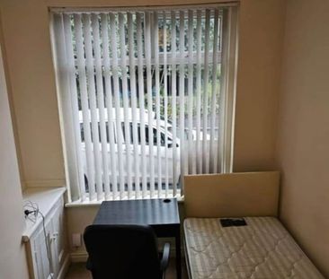 Room in a Shared House, Carnforth St, M14 - Photo 4