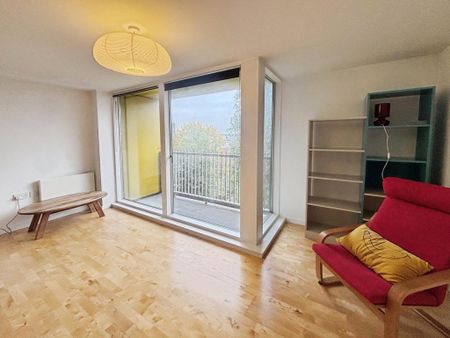 2 bedroom flat to rent - Photo 2