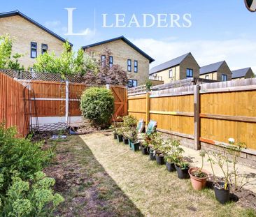 3 bedroom semi-detached house to rent - Photo 1