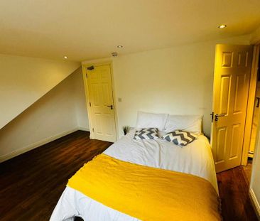 1 bedroom in a house share to rent - Photo 2