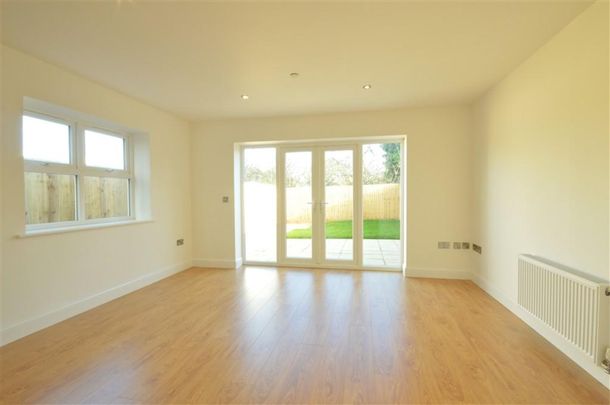 3 bedroom semi-detached house to rent - Photo 1
